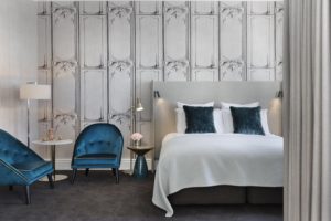 Grand-Windsor-Deluxe-Suite